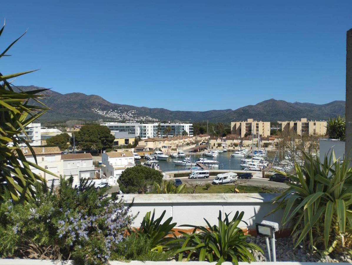 Atico Of 3 Rooms, Total 130M² Just For You With A 60 M² Terrace, Swimming Pool, Mountain And Marina View. Roses Bagian luar foto